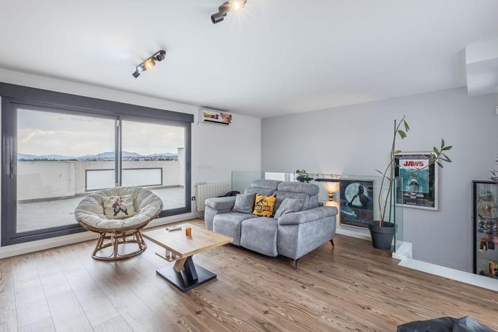 ¡IMPRESIONANTE CASA CON CALIDADES TOP Y COMPLETA DE EXTRAS EN MARACENA! photo 0