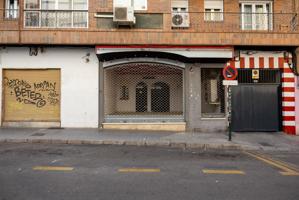 OPORTUNIDAD DE LOCAL ENTRE ARABIAL Y CAMINO DE RONDA photo 0