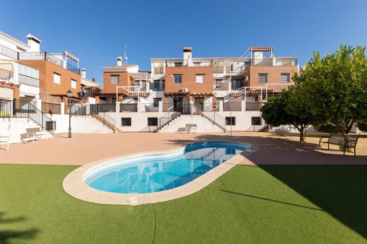 🏡 Casa adosada con piscina y pádel en Urb. Llanos de Silva photo 0