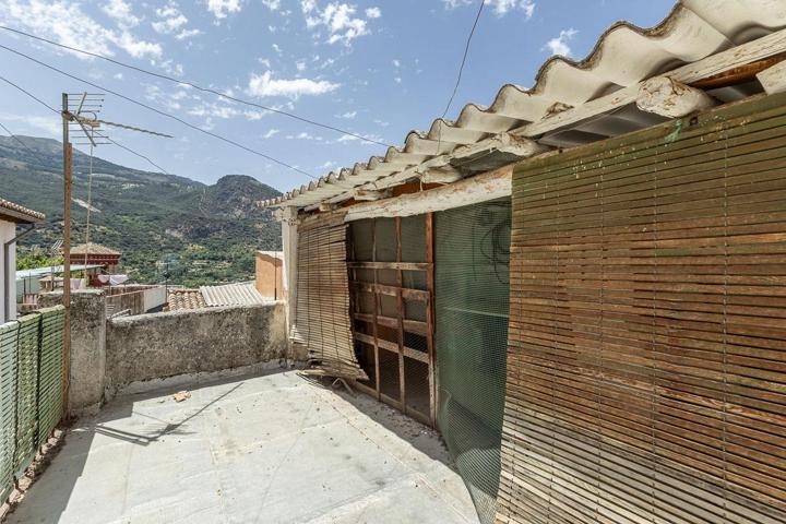 Gran casa en esquina para reformar en Güéjar Sierra photo 0