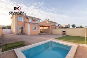 FANTÁSTICA CASA EN URBANIZACIÓN LOS CORTIJOS photo 0