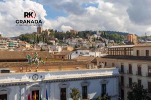 GRAN PISO EN PLAZA DEL CARMEN FRENTE AL AYUNTAMIENTO. photo 0