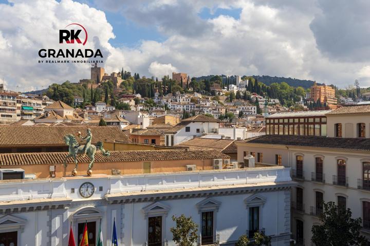 GRAN PISO EN PLAZA DEL CARMEN FRENTE AL AYUNTAMIENTO. photo 0