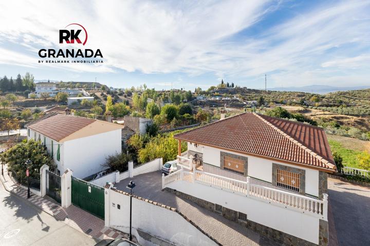 Casa en venta en el centro de Alfacar – Amplia, luminosa y muy funcional photo 0