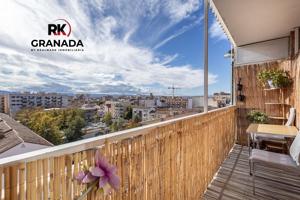 Piso reformado en el Zaidín photo 0