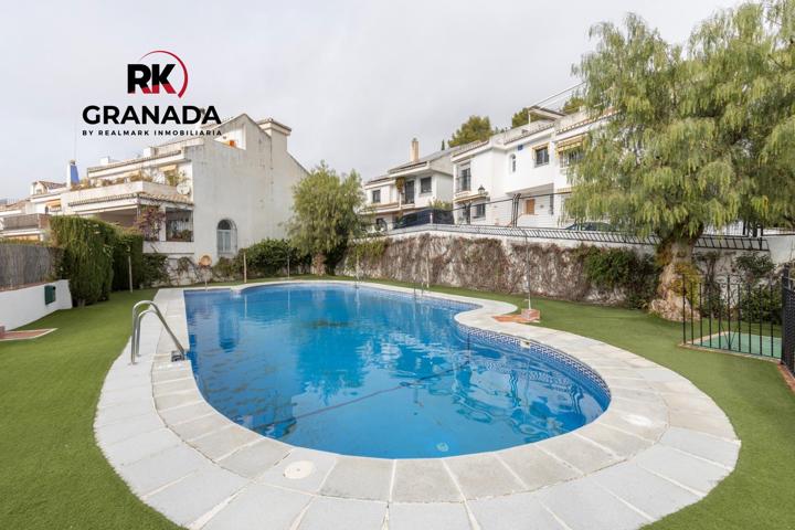 Exclusiva Casa Adosada en urbanización Los Cármenes de San Miguel: Vistas y Comodidades Inigualables en Granada photo 0