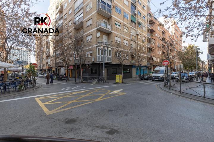 Piso en venta en pleno centro de Granada – Planta alta, garaje y gran potencial de reforma photo 0