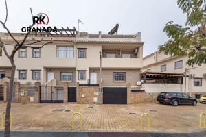 Adosada premium con torreón, semisótano y vistas a Sierra Nevada en Churriana de la Vega. photo 0