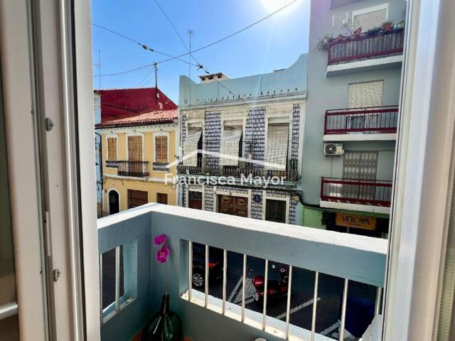 Vivienda reformada en Cabanyal con 2 balcones photo 0