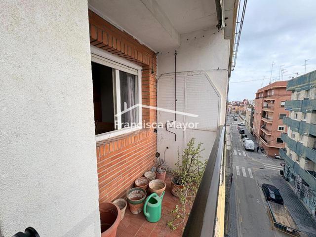 Bien ubicado, con ascensor y con gran balcón en Cabanyal photo 0