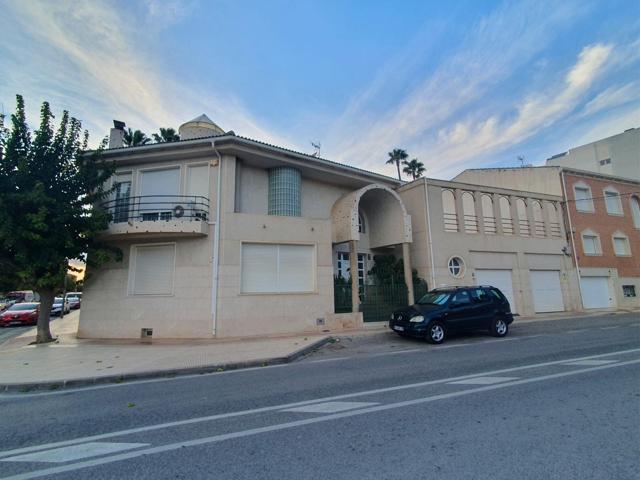 ESPECTACULAR CHALET DE LUJO EN SAX – AMPLITUD Y CONFORT photo 0