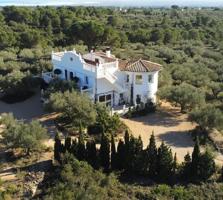 Magnífica propiedad de 4 hectáreas con 2 casas independientes, vista al mar y al delta del Ebro photo 0