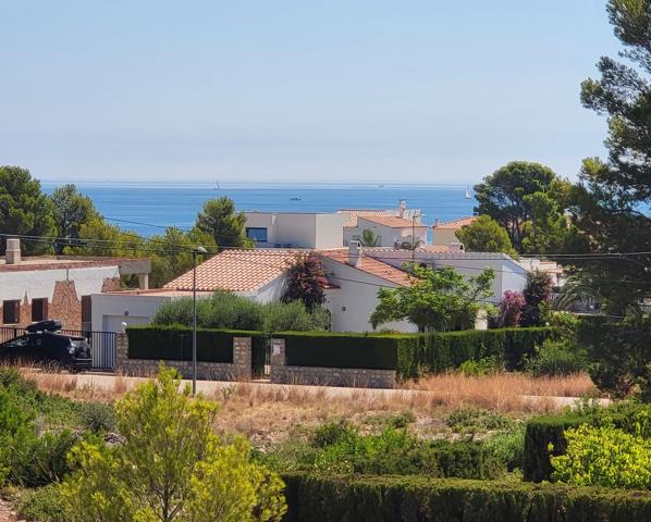 Casa unifamiliar de 113 M2 en planta baja, con dos parcelas esquineras de 1.260 M2 photo 0