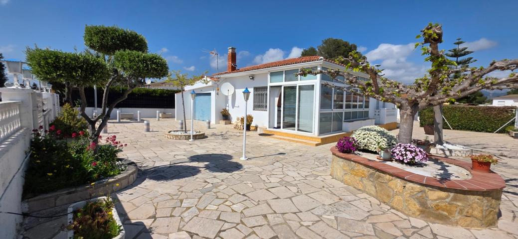 Chalet unifamiliar de 125 m2 más Apartamento, en gran parcela de 800 M2 con piscina privada photo 0