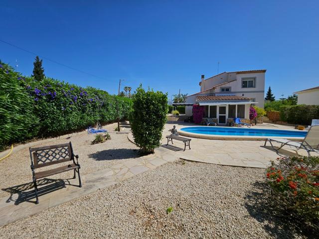 Chalet unifamiliar de 179 M2 con parcela de 785 M2 más piscina photo 0