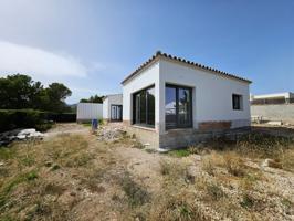 Chalet de obra nueva en desarrollo de construcción, a 500 metros de la playa photo 0