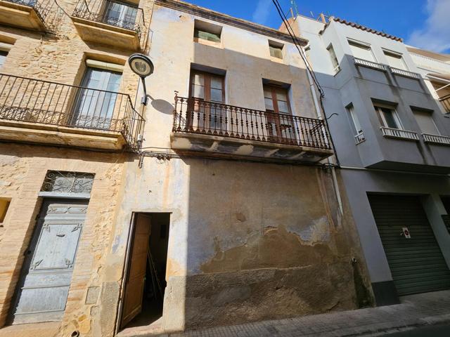 Gran casa de 265 M2 para reformar en el centro del pueblo photo 0