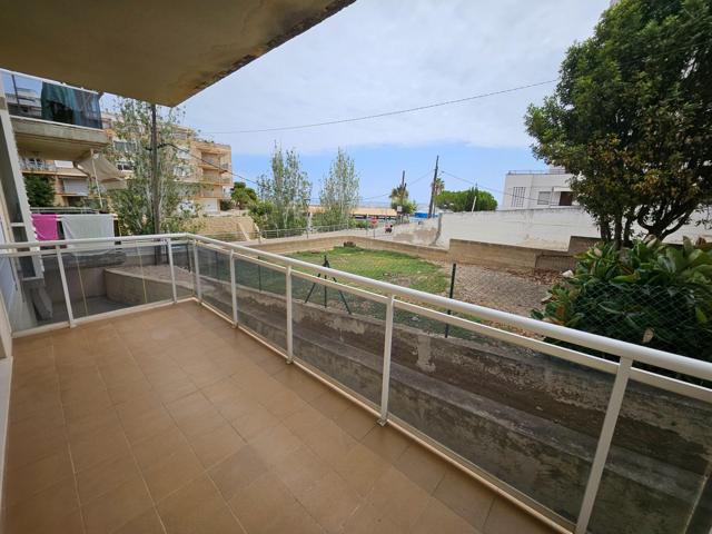 Magnífico piso con piscina comunitaria, a escasos 300 metros de la playa photo 0