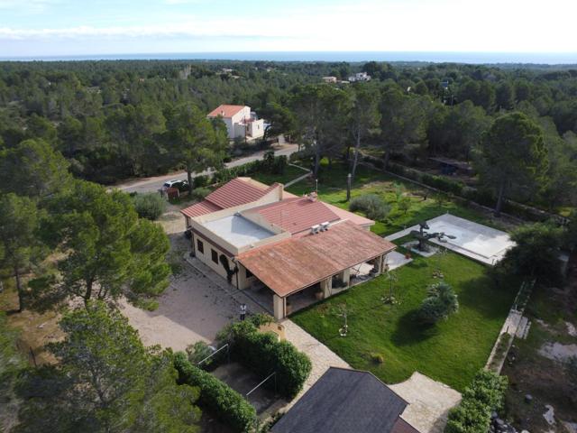 Magnífica casa estilo Masía de campo, con dos parcelas y piscina privada photo 0