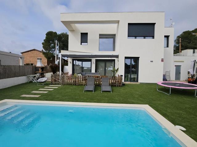 Moderna y Autosuficiente Casa Unifamiliar en l’Ametlla de Mar con Piscina y Energía Solar photo 0