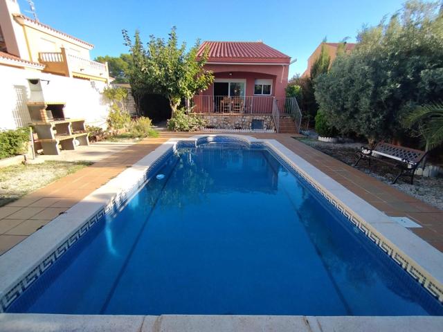 Chalet Unifamiliar con Piscina a 400 Metros de la Playa en l’Ametlla de Mar photo 0