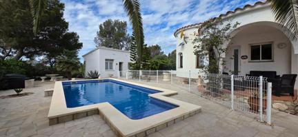 Bonita villa con apartamento independiente, vistas al mar y licencia turística photo 0