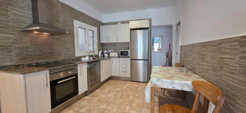 Apartamento de 94 m² Totalmente Reformado a un Paso del Mar photo 0