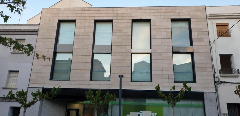 ¡Impulsa tu Negocio en el Corazón de El Perelló! Local de 250 m² en Venta photo 0