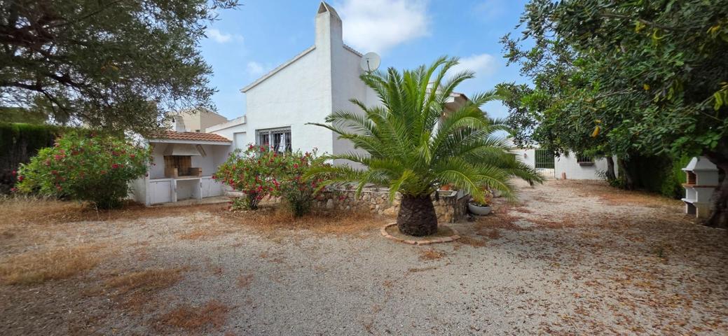 Casa Unifamiliar con Gran Parcela, Piscina y Posibilidad de Ampliación photo 0