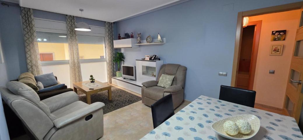 Apartamento en planta baja con patio, ascensor y bañera hidromasaje en el centro de l’Ampolla photo 0