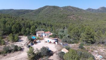 Exclusiva finca rústica de 350.000 m² en Tivissa, a 10 km de la Costa Dorada photo 0