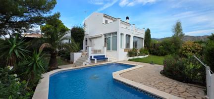 Magnífico chalet unifamiliar con piscina y licencia turística a 350 m del mar en Calafat photo 0