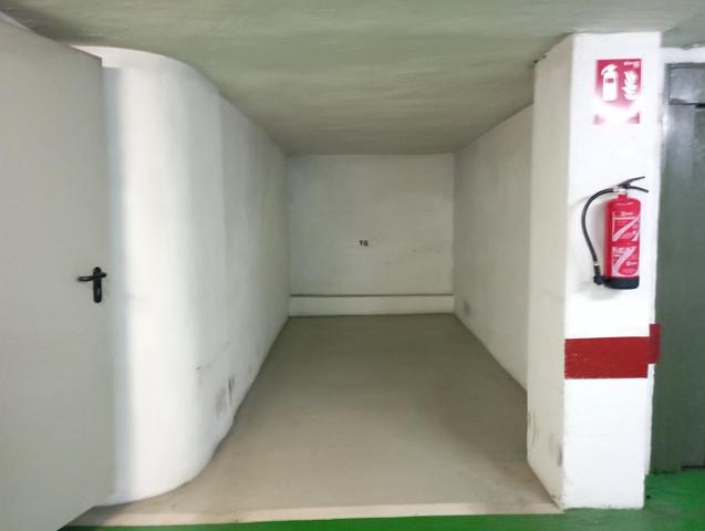 Plaza De Parking en venta en Córdoba de 12 m2 photo 0