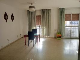 ALQUILER 4 DORMITORIOS Y DOS BAÑOS, CON GARAJE. PARA COMPARTIR PROFESIONALES photo 0