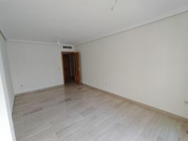 CENTRO - DOCE DE OCTUBRE - SIN MUEBLES - 110 M2 - TRES DORMITORIOS - 750 € photo 0