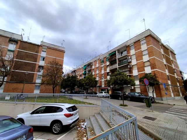 JUNTO AV. CARLOS III - 3 DORMITORIOS - TERRAZA EXTERIOR - INVERSIÓN - 86.500 € photo 0