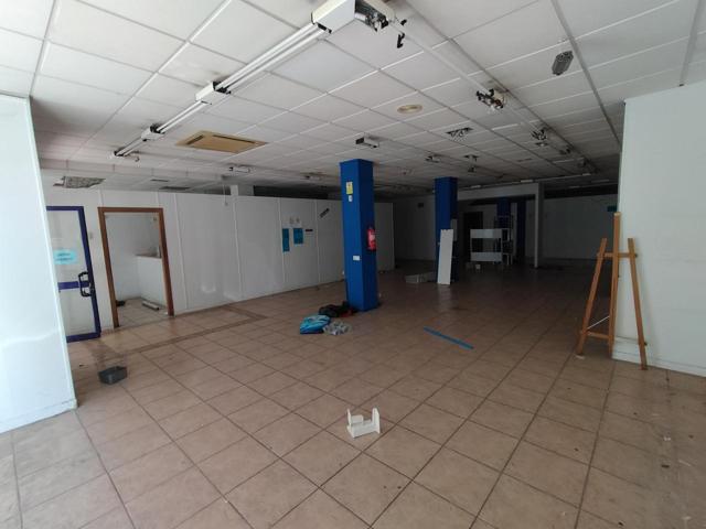 JUNTO AV. JESÚS RESCATADO - MAGNÍFICO LOCAL INSTALADO - 260 M2 - AMPLIA FACHADA - 500 € MES photo 0