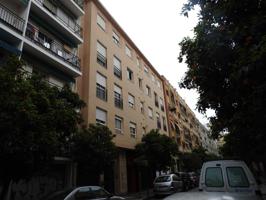 CIUDAD JARDÍN - LOCAL COMERCIAL IDEAL PARA DIVIDIRLO EN TRASTEROS - 176 M2 - 99.500 € photo 0