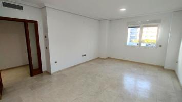 JUNTO HOTEL CÓRDOBA CENTER - PISO ALQUILER 108 M2 - 2 DORMITORIOS - 2 BAÑOS - CLIMATIZADO - COCHERA OPCIONAL - 830 € MES photo 0
