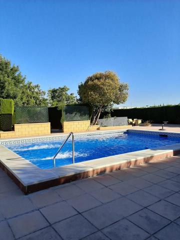 CHALET EN VENTA JUNTO A LA CARLOTA - photo 0