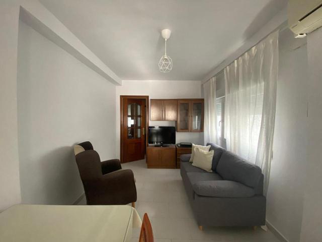JUNTO A CHIMENEÓN - PISO ALQUILER AMUEBLADO PARA CURSO ESCOLAR - 3 DORMITORIOS - MUEBLES A ESTRENAR - 600 € MES photo 0
