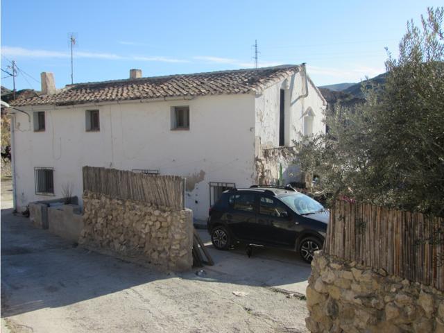 CASA CON PARCELA EN LOS PERALES photo 0