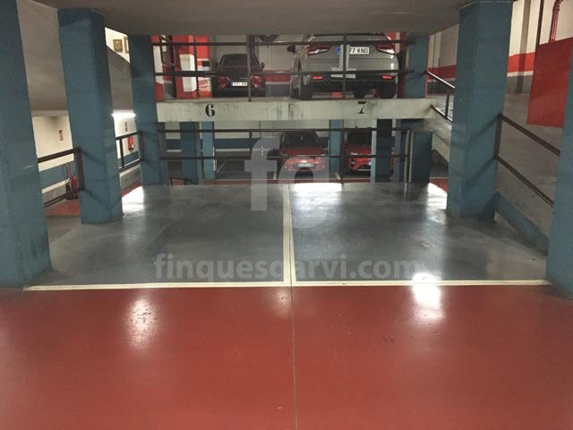 Parking en venta o alquiler en Carrer de Sants photo 0