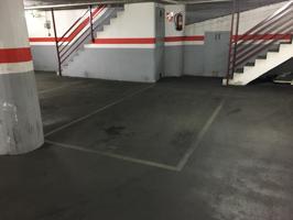 Parking con trastero en venta o alquiler en Collblanc photo 0