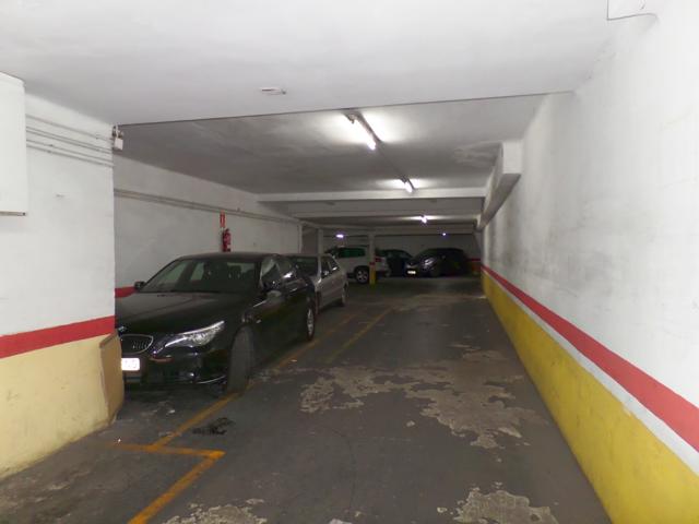 Parking en venta o alquiler en Collblanc photo 0