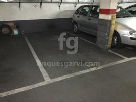 Plaza de parking en venta en Collblanc photo 0