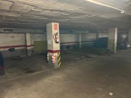 Plaza de parking en venta junto metro La Torrassa photo 0