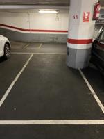 Plaza de parking a Sants para coche pequeño o motos photo 0