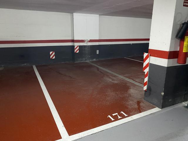 Parking en venta en Les Corts-Maternitat photo 0