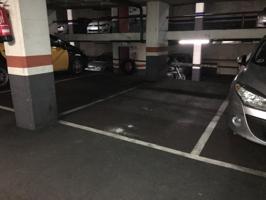 Plaza de parking en venta en Sants photo 0